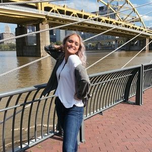 Meet your Posher, Caitlin